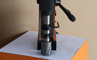 磁力鉆不能盲打,如何對超厚鋼板作業 磁力鉆不能盲打,如何對超厚鋼板作業